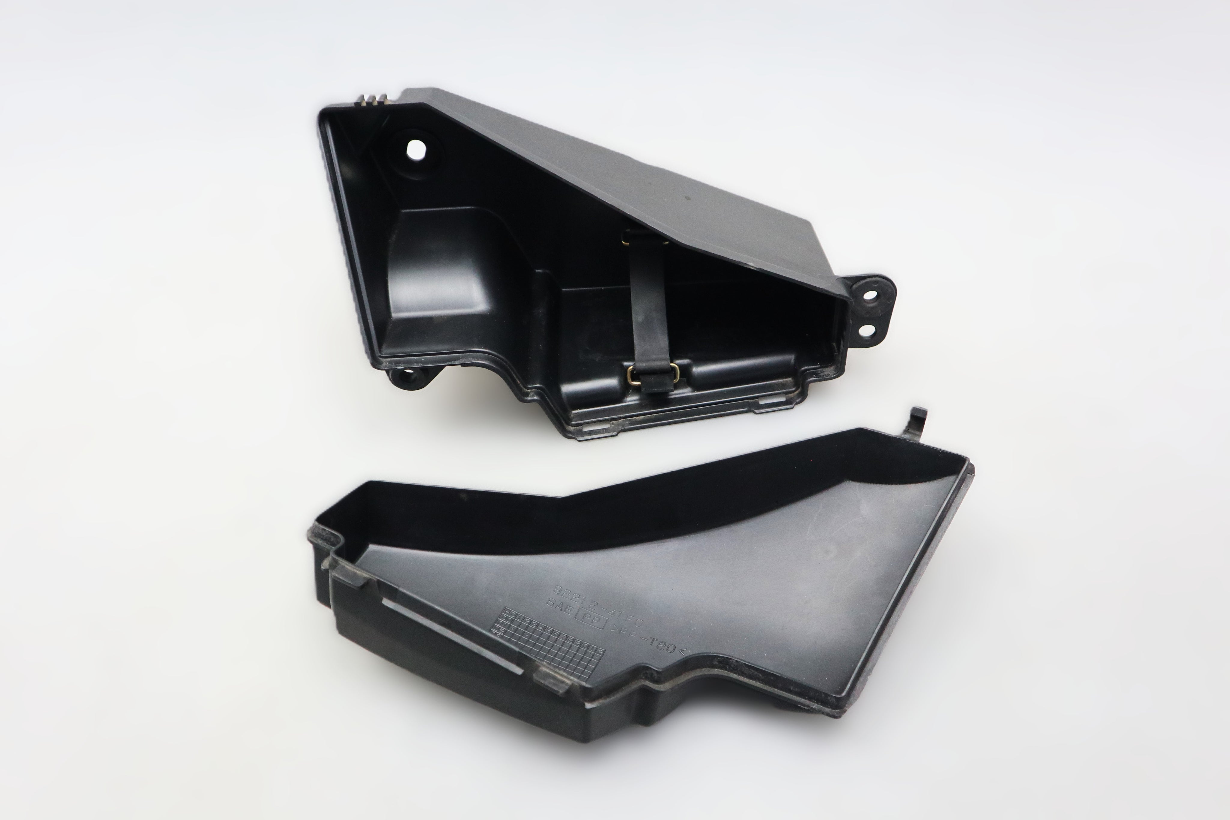 Werkzeugfach Staufach 92211-41F0 92212-41F0 Toolbox Suzuki VL 800 Volusia 2002