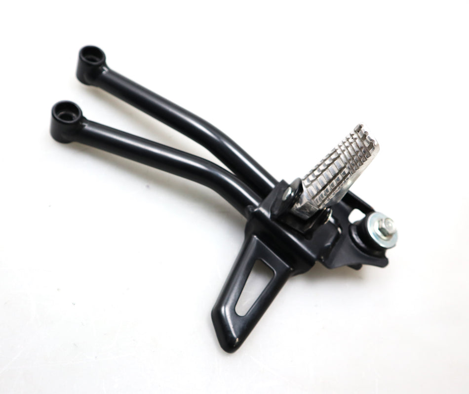 Fußraste Fußrastenanlage hinten rechts foot peg Suzuki GSX-S 125 / GSX-R 125