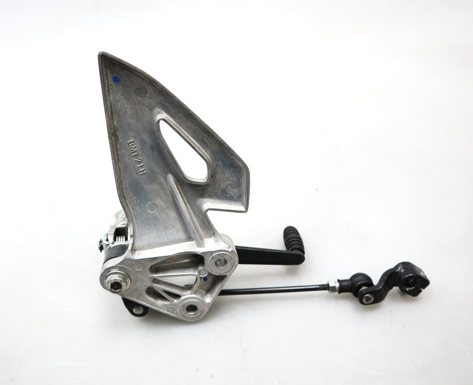 Fußraste Fußrastenanlage vorne links foot peg Suzuki GSX-S 125 / GSX-R 125