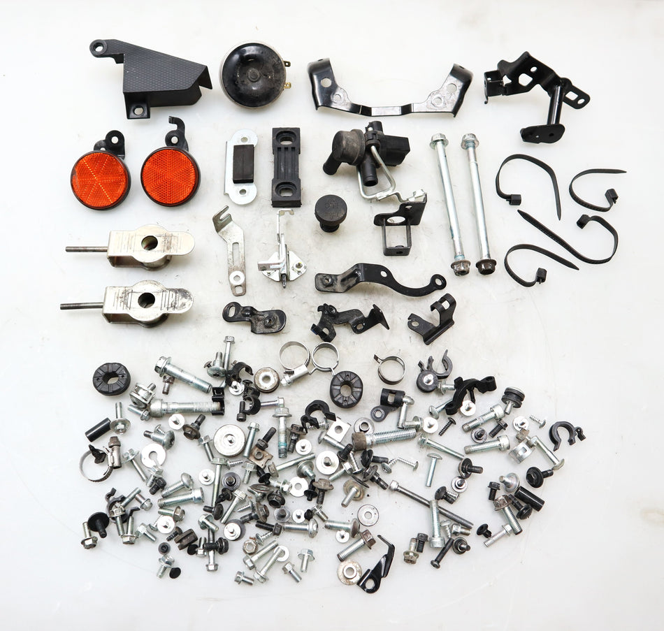 Schraubensatz Schrauben Screw Mutter Bolts Suzuki GSX-S 125 / GSX-R 125