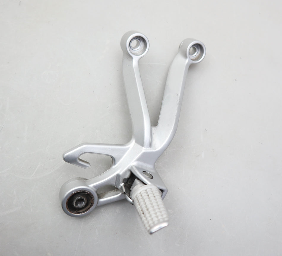 Fußraste Fußrastenanlage hinten rechts foot peg Suzuki GSX-R 1000 K3 K4 2003-2004