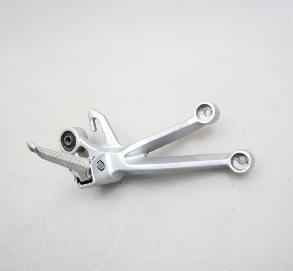 Fußraste Fußrastenanlage hinten rechts foot peg Suzuki GSX-R 1000 K3 K4 2003-2004