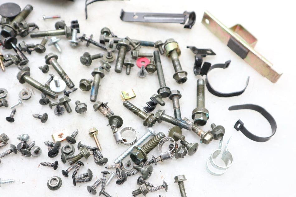 Schraubensatz Schrauben Screw Mutter Bolts SYM JET 14 125