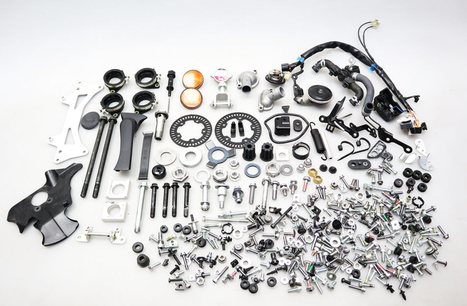 Schraubensatz Schrauben Screw Mutter Bolts Yamaha YZF R6 RJ27 2018
