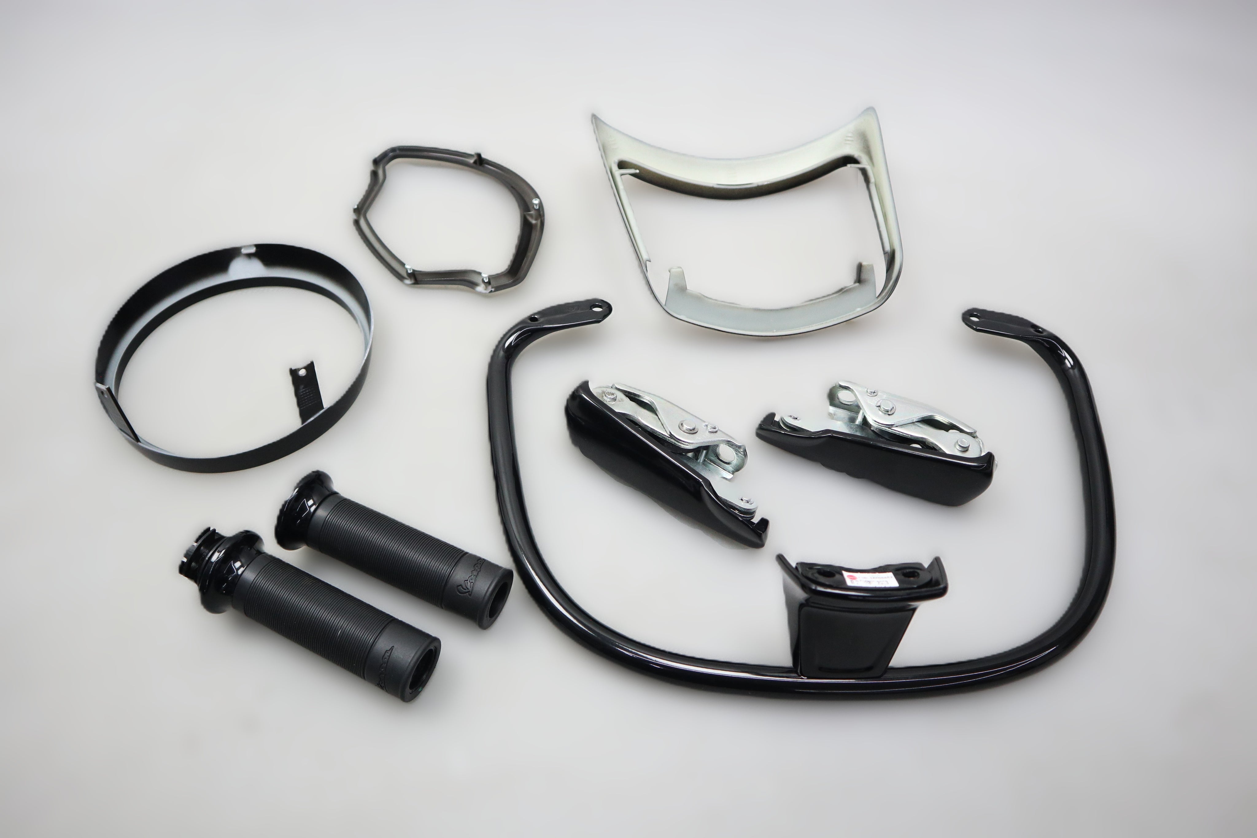 Styling Kit schwarz Bügel Griffe Fußraste Abdeckung Piaggio Vespa GTS 125 300 310