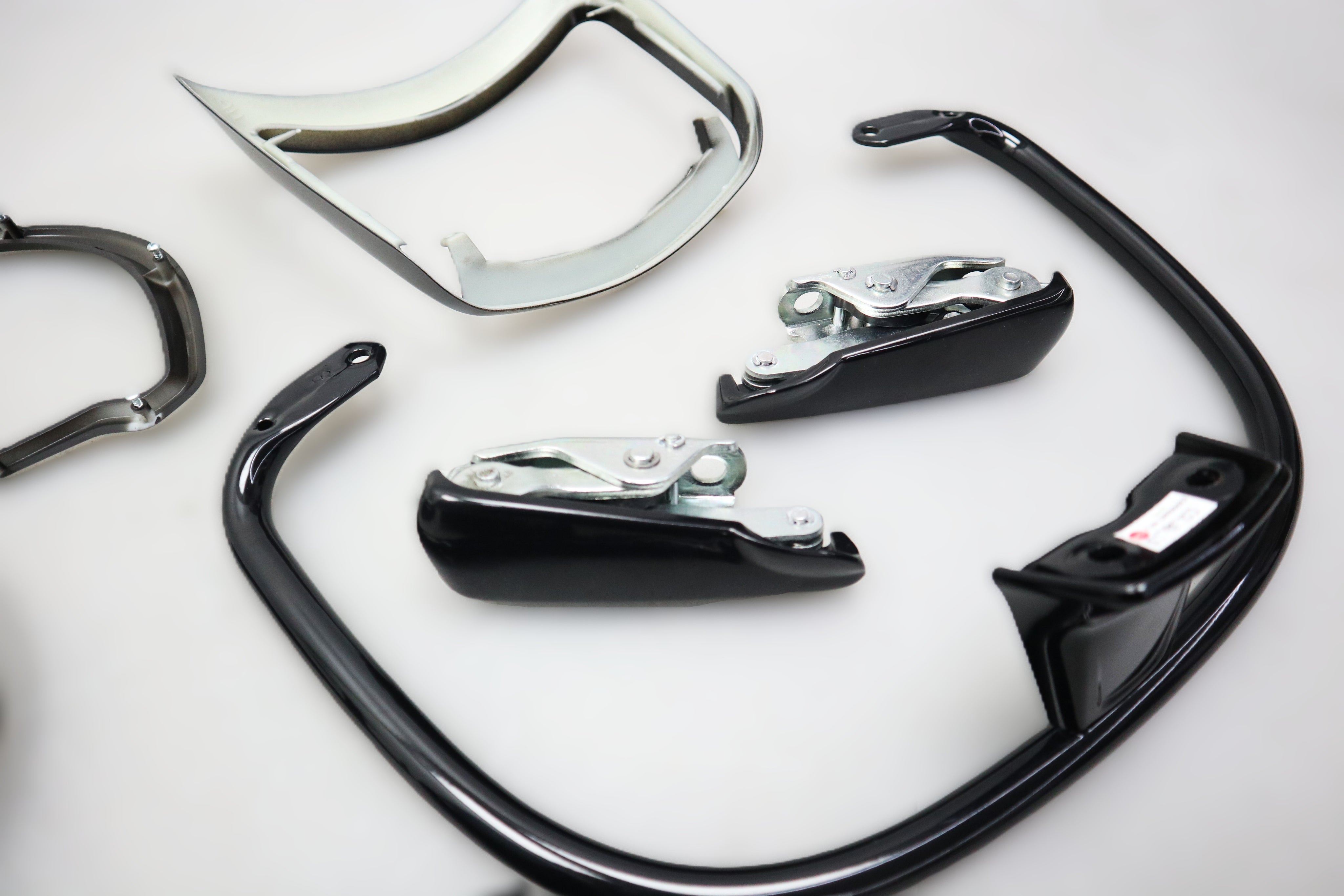 Styling Kit schwarz Bügel Griffe Fußraste Abdeckung Piaggio Vespa GTS 125 300 310