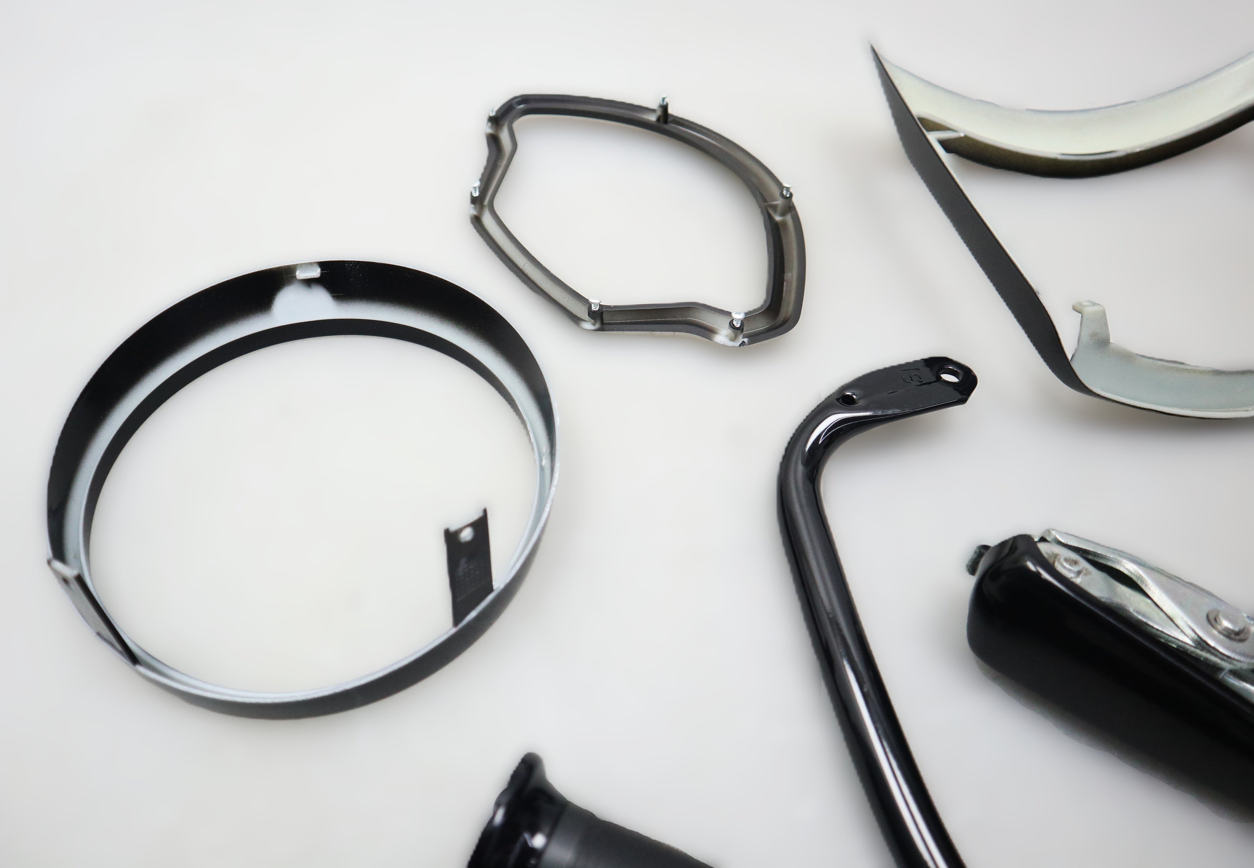 Styling Kit schwarz Bügel Griffe Fußraste Abdeckung Piaggio Vespa GTS 125 300 310