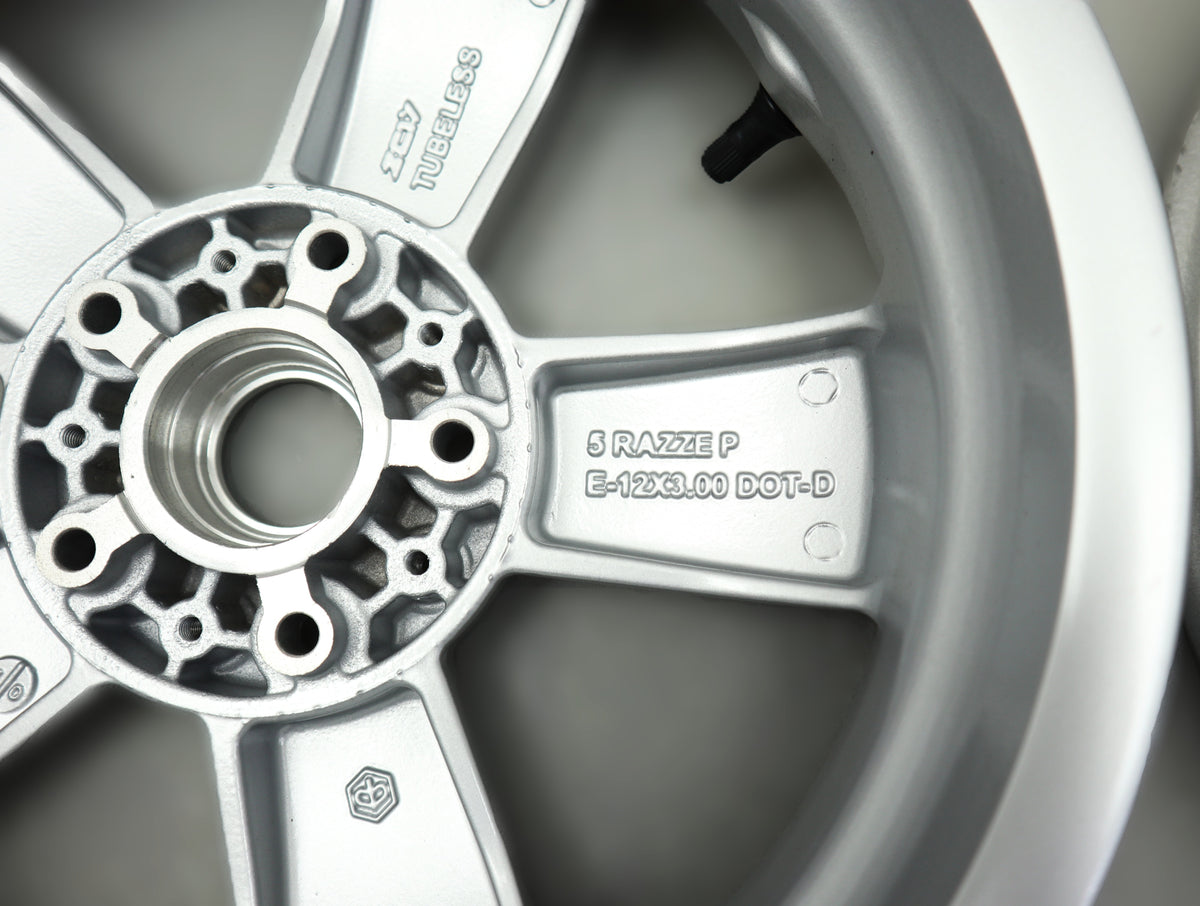 Felge vorne hinten Vorderrad Hinterrad Wheel Set Piaggio Vespa GTS 125 300 310 II