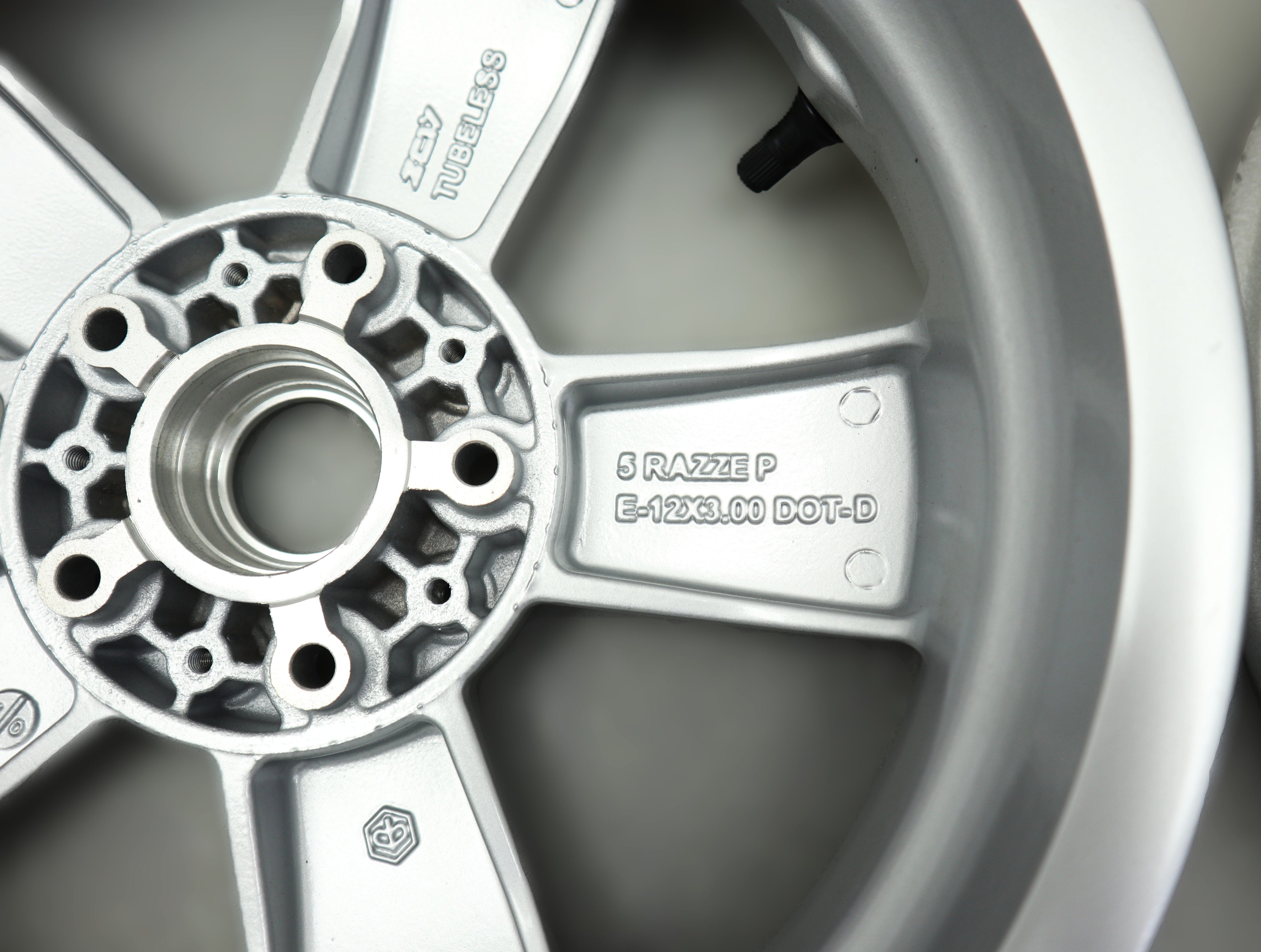 Felge vorne hinten Vorderrad Hinterrad Wheel Set Piaggio Vespa GTS 125 300 310 II