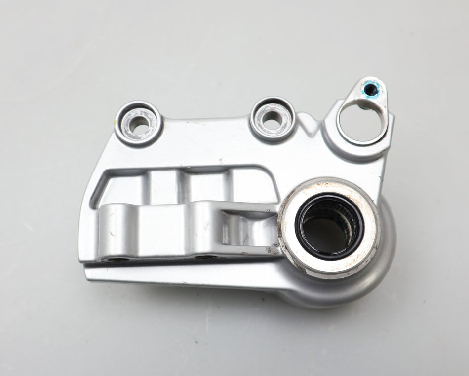 Aufnahme Federbein vorne Radnabe Support Piaggio Vespa GTS 125 300 HPE 2017-