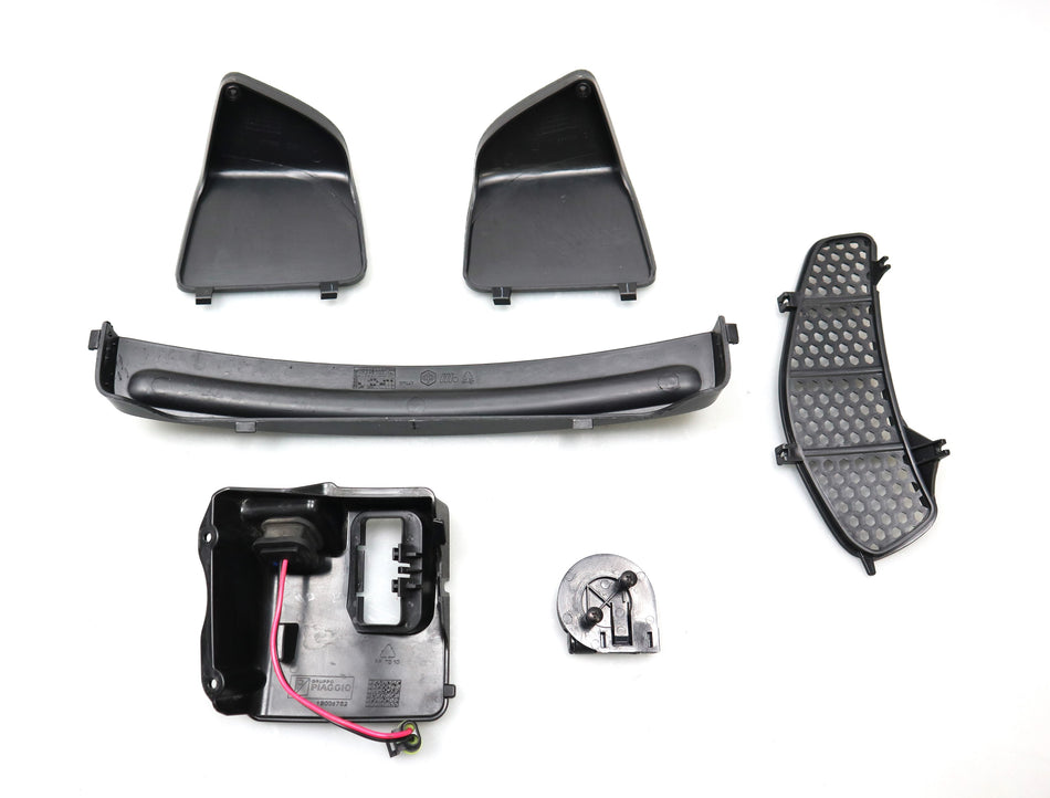 Verkleidung Abdeckung Beinschild Fairing Cover Piaggio Vespa GTS 125 300 19-22