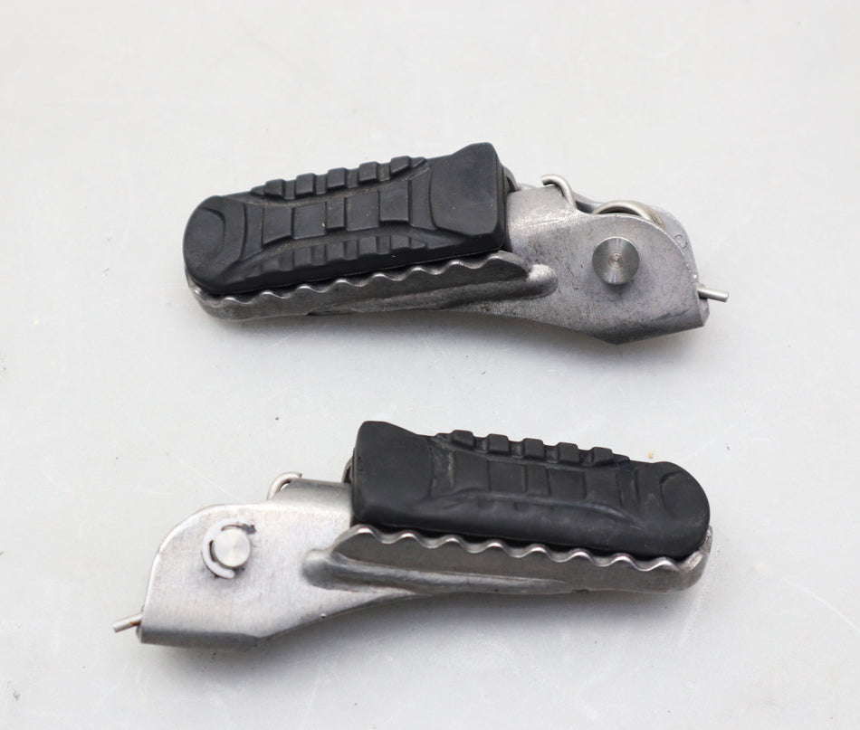Fußrastenanlage vorne Fußraste foot peg 46718526739 / 46718526740 BMW R 1200 / 1250 GS K50 K51