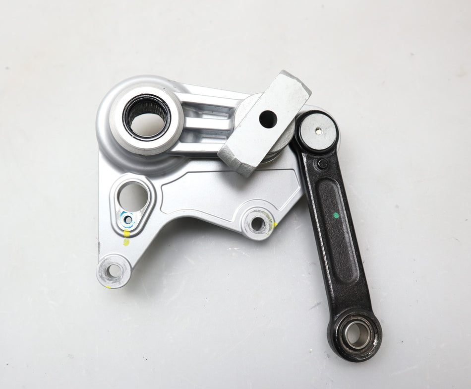 Aufnahme Federbein vorne Halter Radnabe Piaggio Vespa GTS 125 300 310 2023-