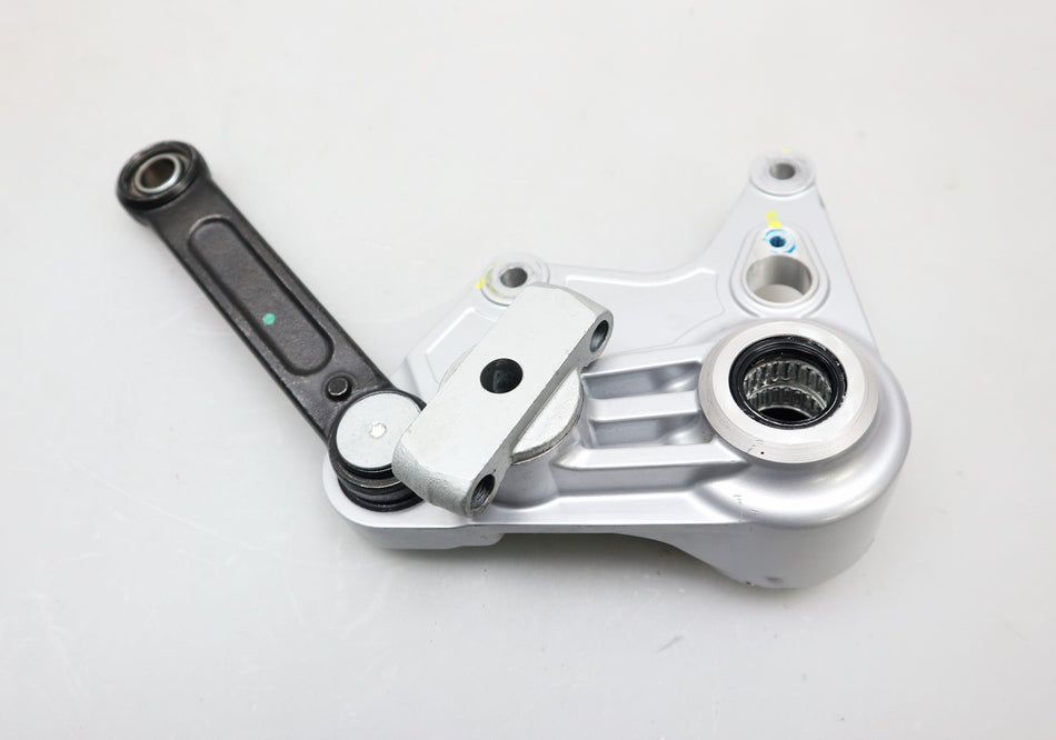 Aufnahme Federbein vorne Halter Radnabe Piaggio Vespa GTS 125 300 310 2023-