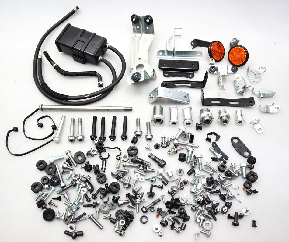 Schraubensatz Schrauben Screw Mutter Bolts Suzuki GSX 1300 R Hayabusa 2021-