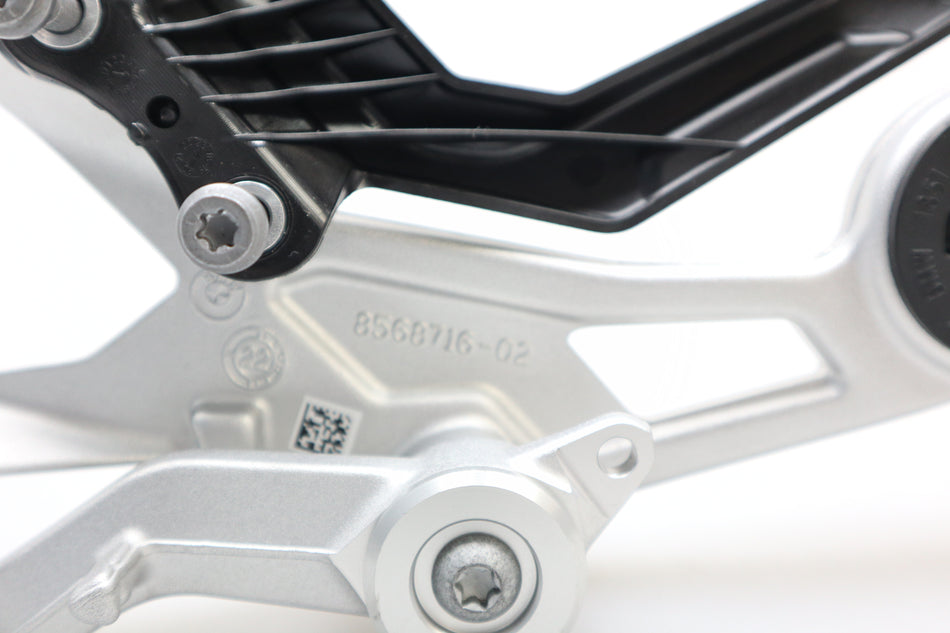 Fußrastenanlage vorne rechts 46718568716 Fußraste foot peg BMW S 1000 RR K67