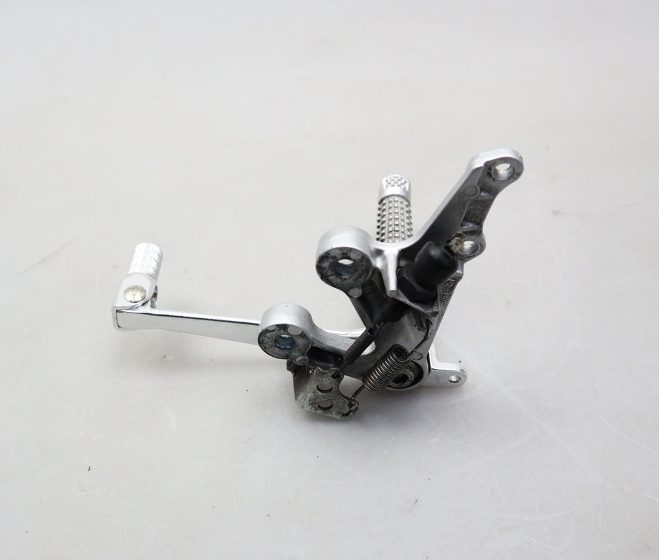 Fußraste Fußrastenanlage vorne rechts foot peg Suzuki GSX-R 1000 K3 K4 2003-2004
