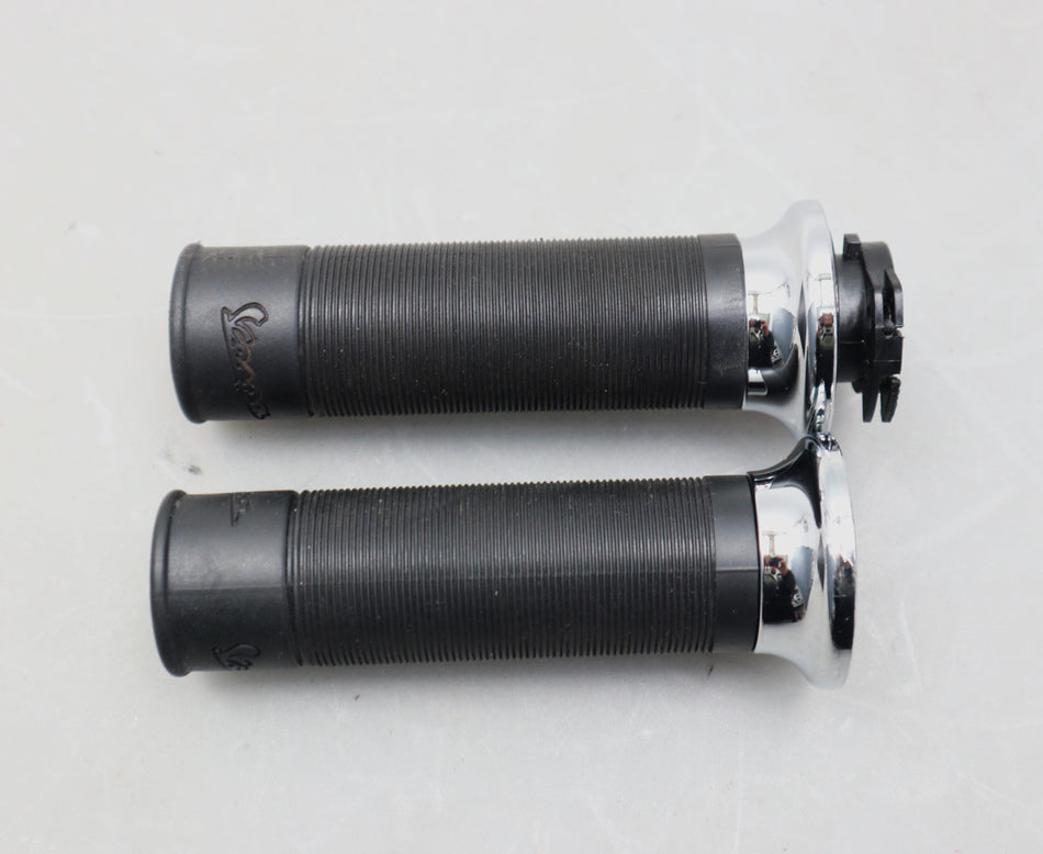 Griffe Gasgriff Griff Grip CM083801 / CM083802 Piaggio Vespa GTS 125 300 310
