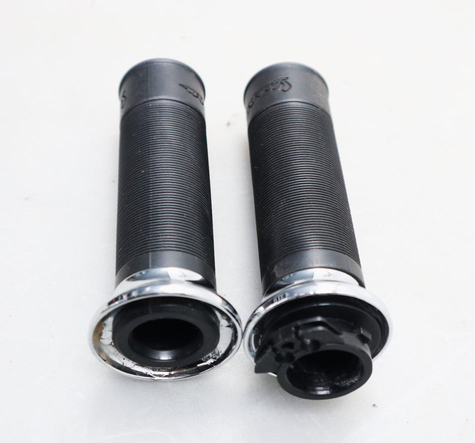 Griffe Gasgriff Griff Grip CM083801 / CM083802 Piaggio Vespa GTS 125 300 310