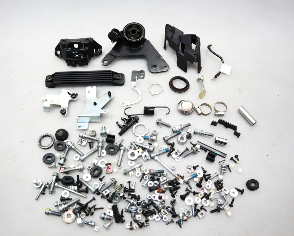 Schraubensatz Schrauben Screw Mutter Bolts Piaggio Vespa GTS 300 2023