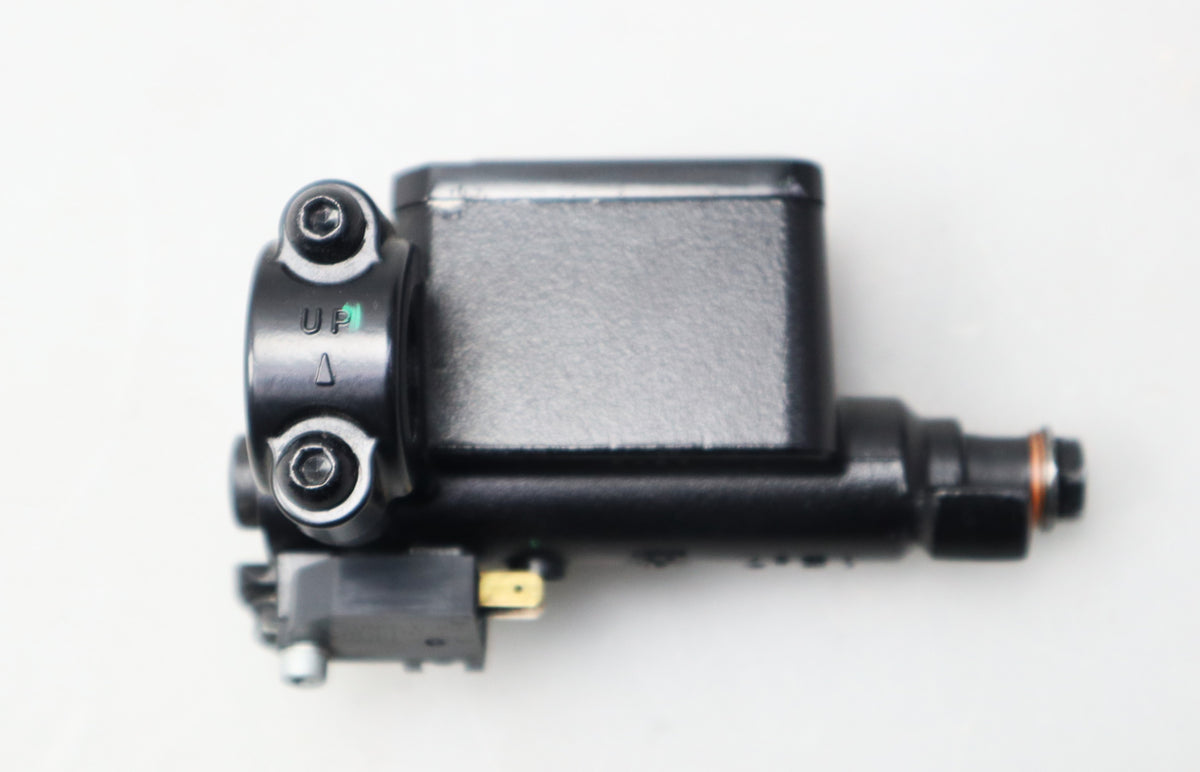 Bremspumpe links Bremszylinder CM305502 Brake Cylinder Piaggio Beverly 400 HPE 21-