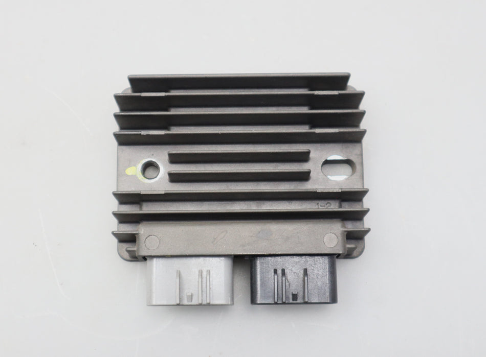 Regler Spannungsregler Gleichrichter Regulator SH870AA Piaggio Beverly 400 HPE 2021-