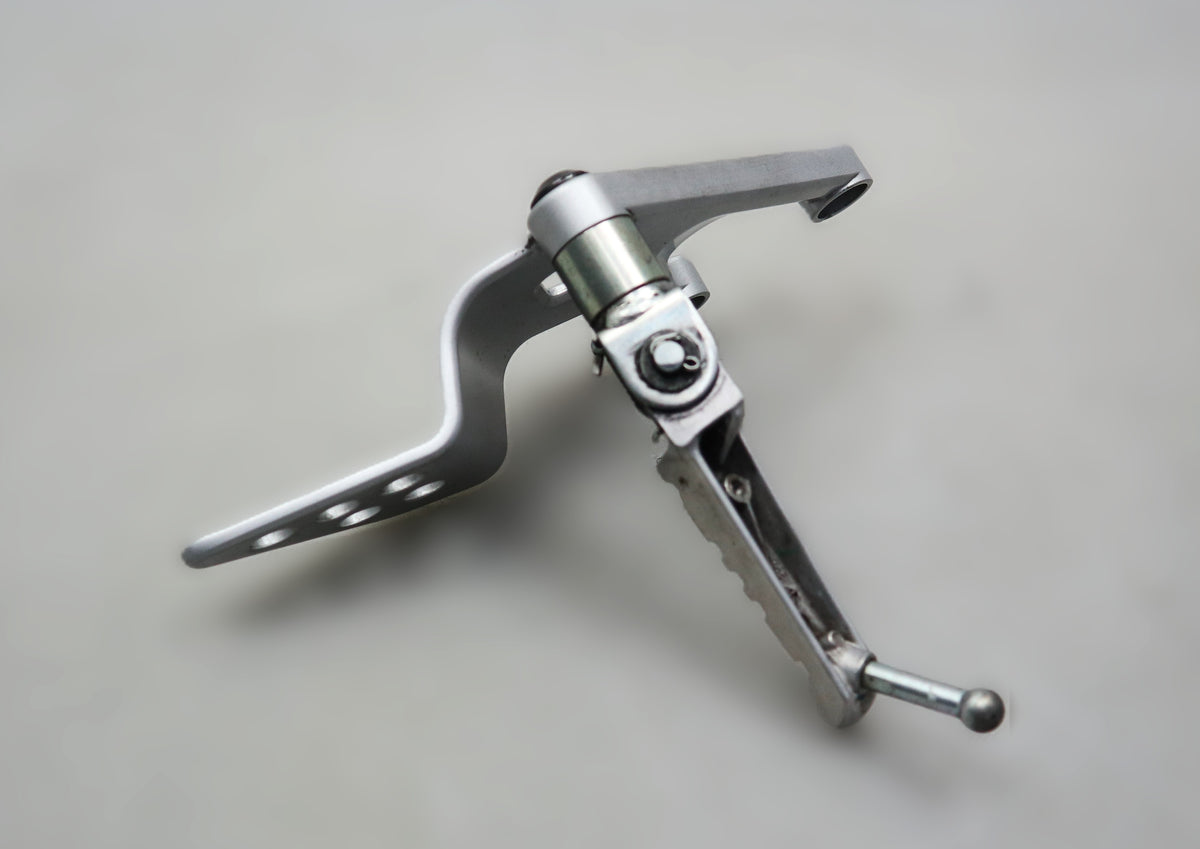 Fußraste vorne links 5D7-F7442-00 Footrest bracket Yamaha YZF-R 125 / MT 125 RE29 08-18