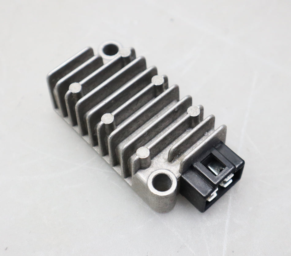 Regler Spannungsregler voltage regulator 22B-H1960-00 Yamaha YZF-R 125 / MT 125 RE11 RE29