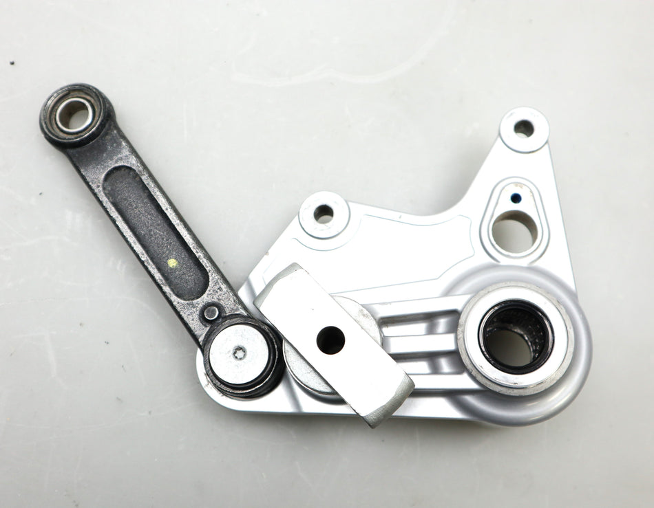Aufnahme Federbein vorne Halter Radnabe Piaggo Vespa GTS 125 300 310 2023-