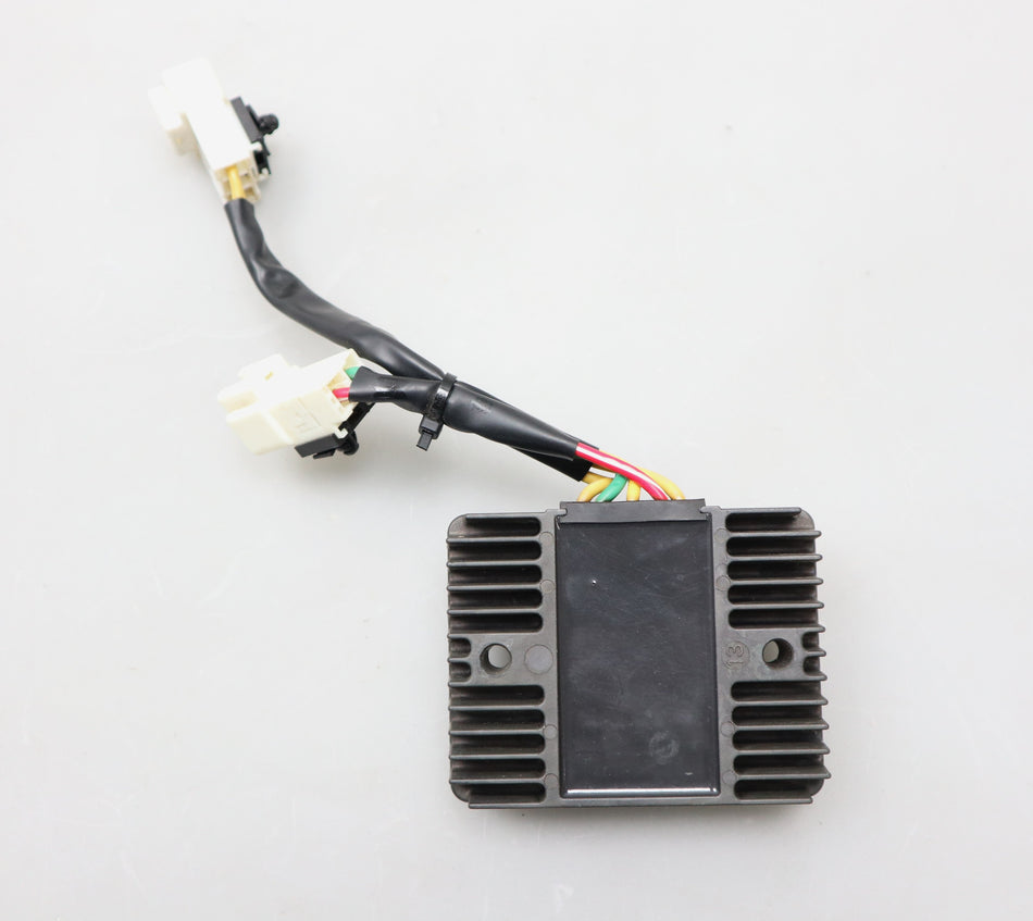 Regler Spannungsregler voltage regulator 641709 Piaggio Vespa GTS 125 300 310